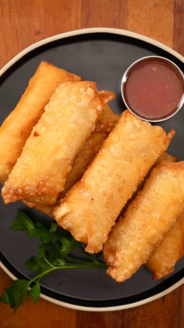 Smoked Gouda Mac And Cheese Egg Rolls