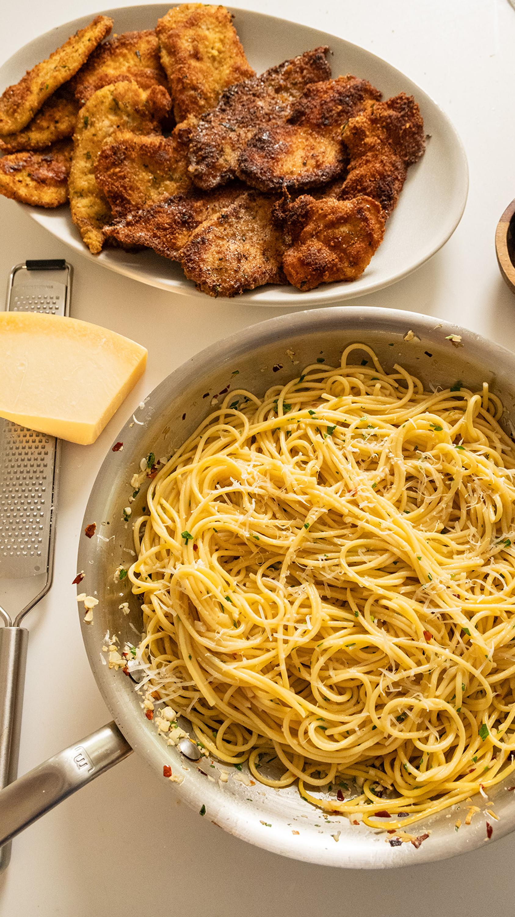 Chicken Cutlets And Spaghetti With Garlic And Oil