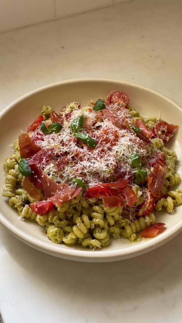 Pesto Prosciutto Tomato Pasta