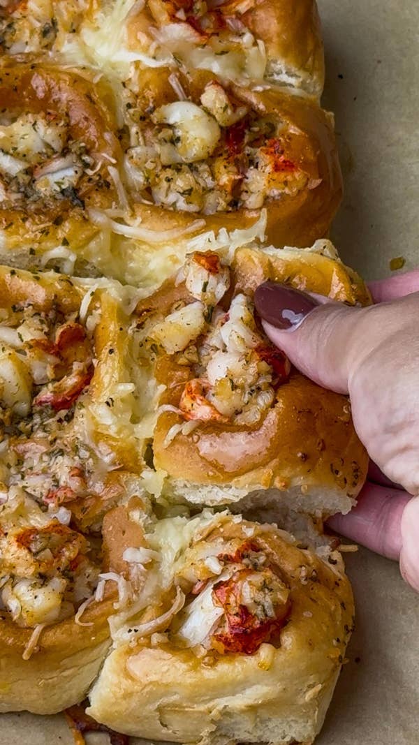 Garlic Lobster Pull-Apart Bread
