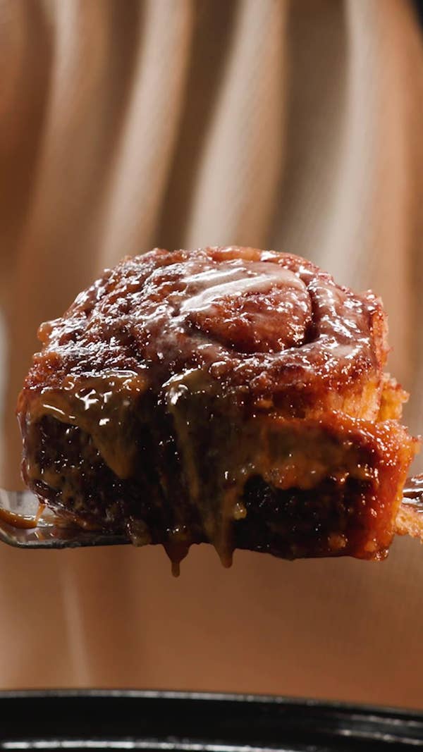 Slow Cooker Cinnamon Rolls