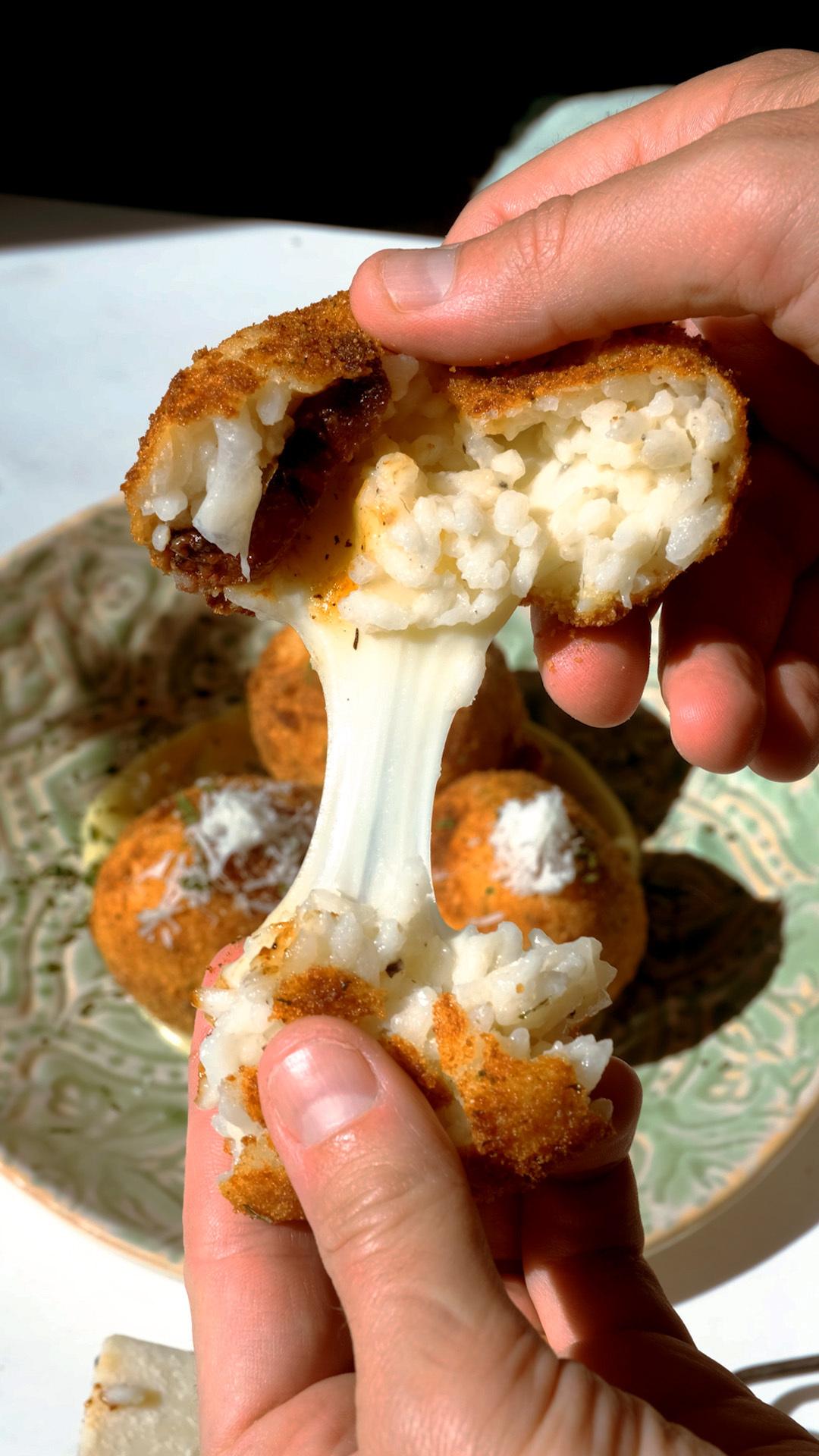 Carbonara Arancini (Crispy Stuffed Italian Rice Balls) | Tasty