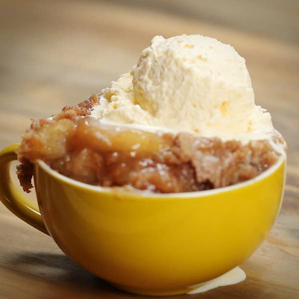 Slow Cooker Apple Spice Cobbler