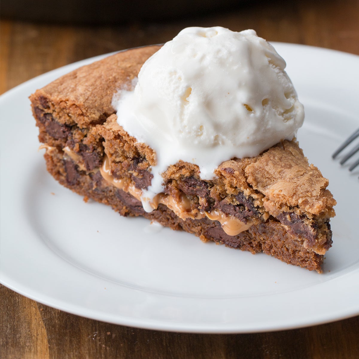 Brown Butter Chocolate Chip Cookie Skillet (Pizookie) - Damn Delicious