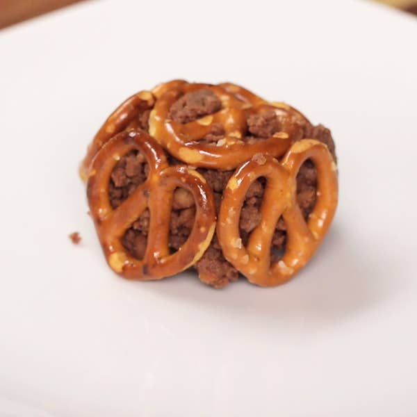 Sweet And Salty Pretzel Cakes