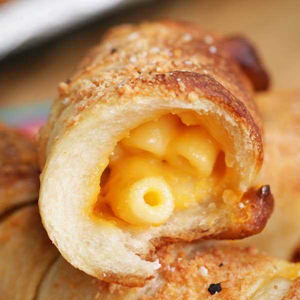 Mac ‘n’ Cheese Breadsticks