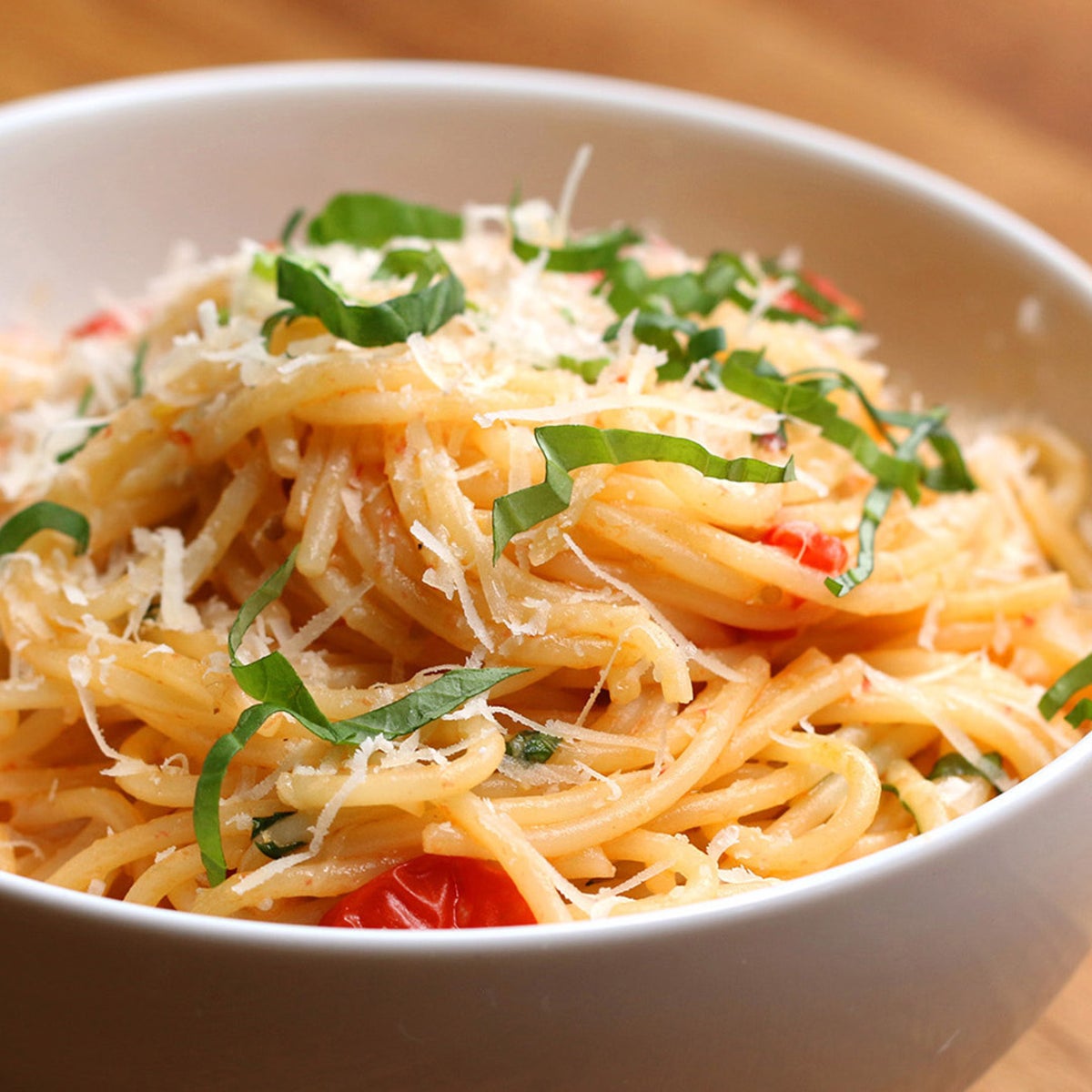 Garlic Butter Tomato Spaghetti - Serving Dumplings