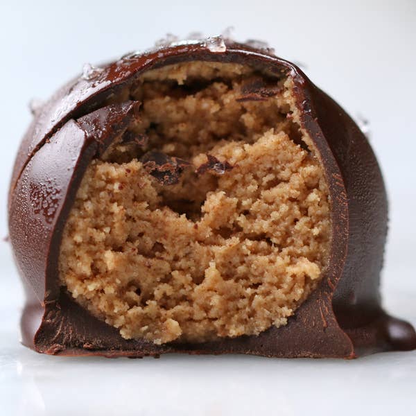 5-Ingredient Chocolate Almond Butter Balls