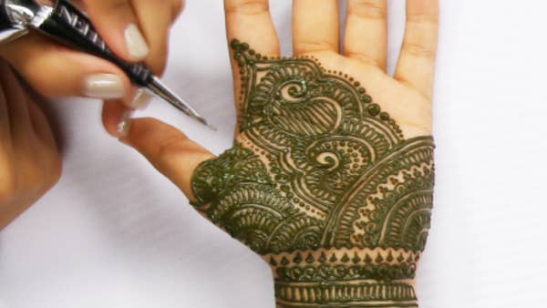 7 Hours Of Henna Tattoos In 90 Seconds