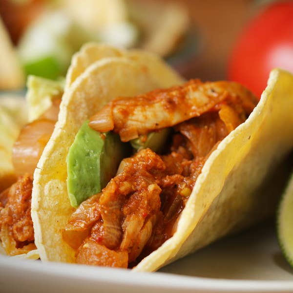 Chicken Tinga Tacos (Tinga De Pollo)