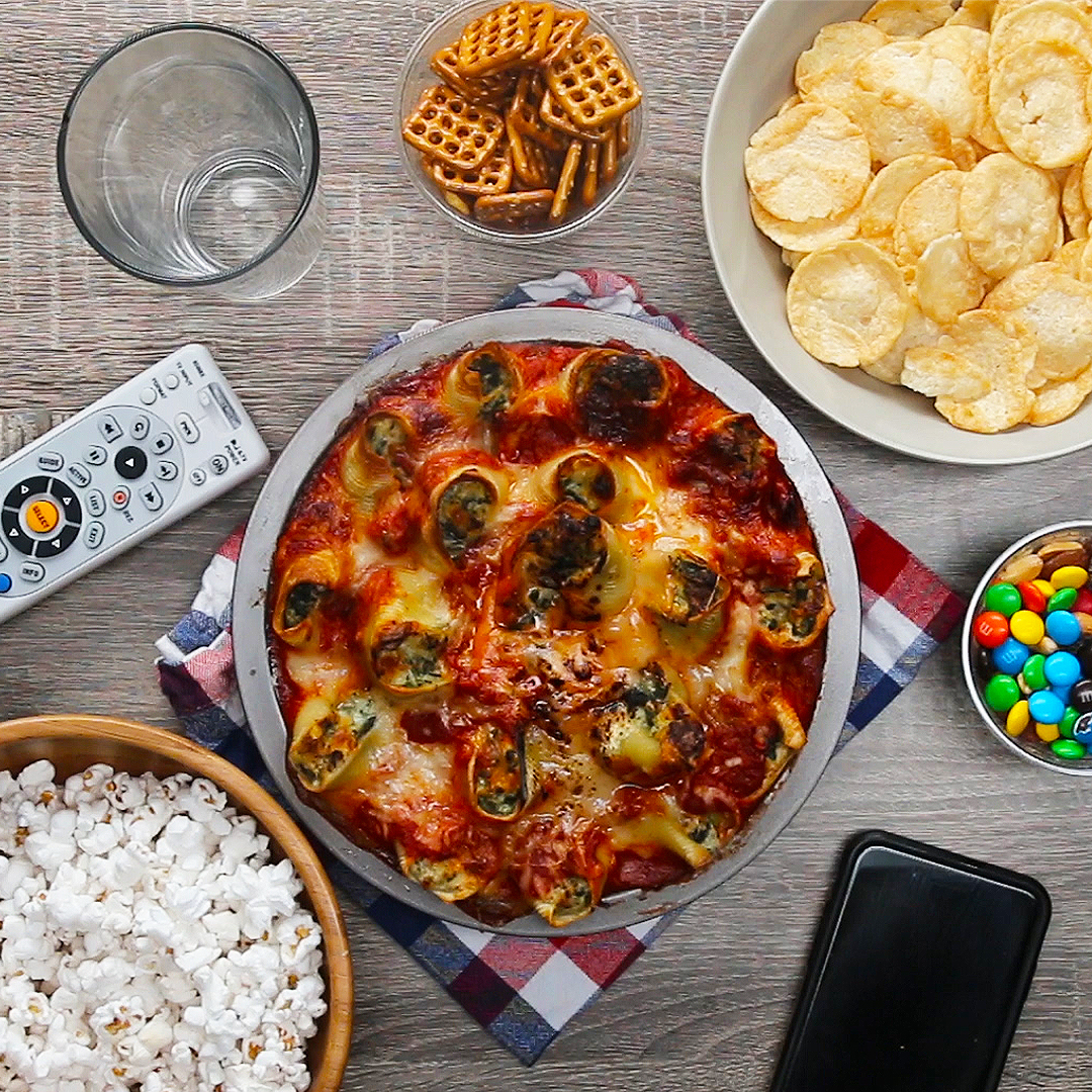 Pull-apart Stuffed Pasta Ring Recipe by Tasty image