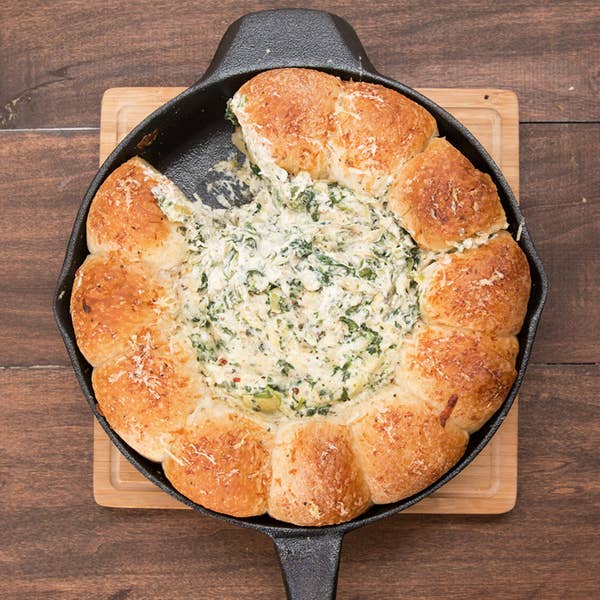 Cheesy Spinach And Artichoke Bread Ring Dip